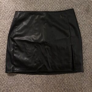 NWOT Fashion Nova black faux leather mini skirt size medium
